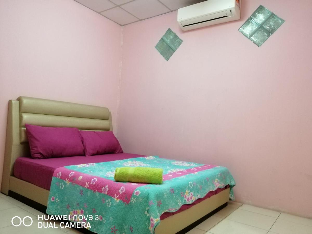 Layla Inn Batu Pahat Exterior photo