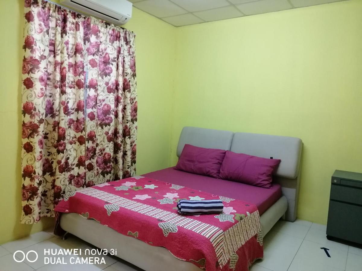 Layla Inn Batu Pahat Exterior photo