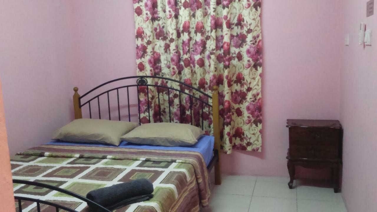 Layla Inn Batu Pahat Exterior photo