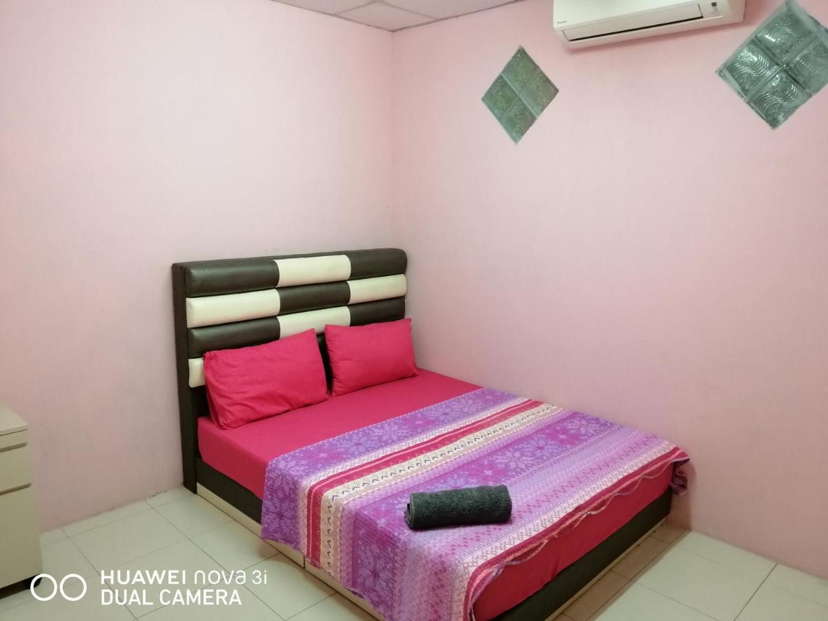 Layla Inn Batu Pahat Exterior photo