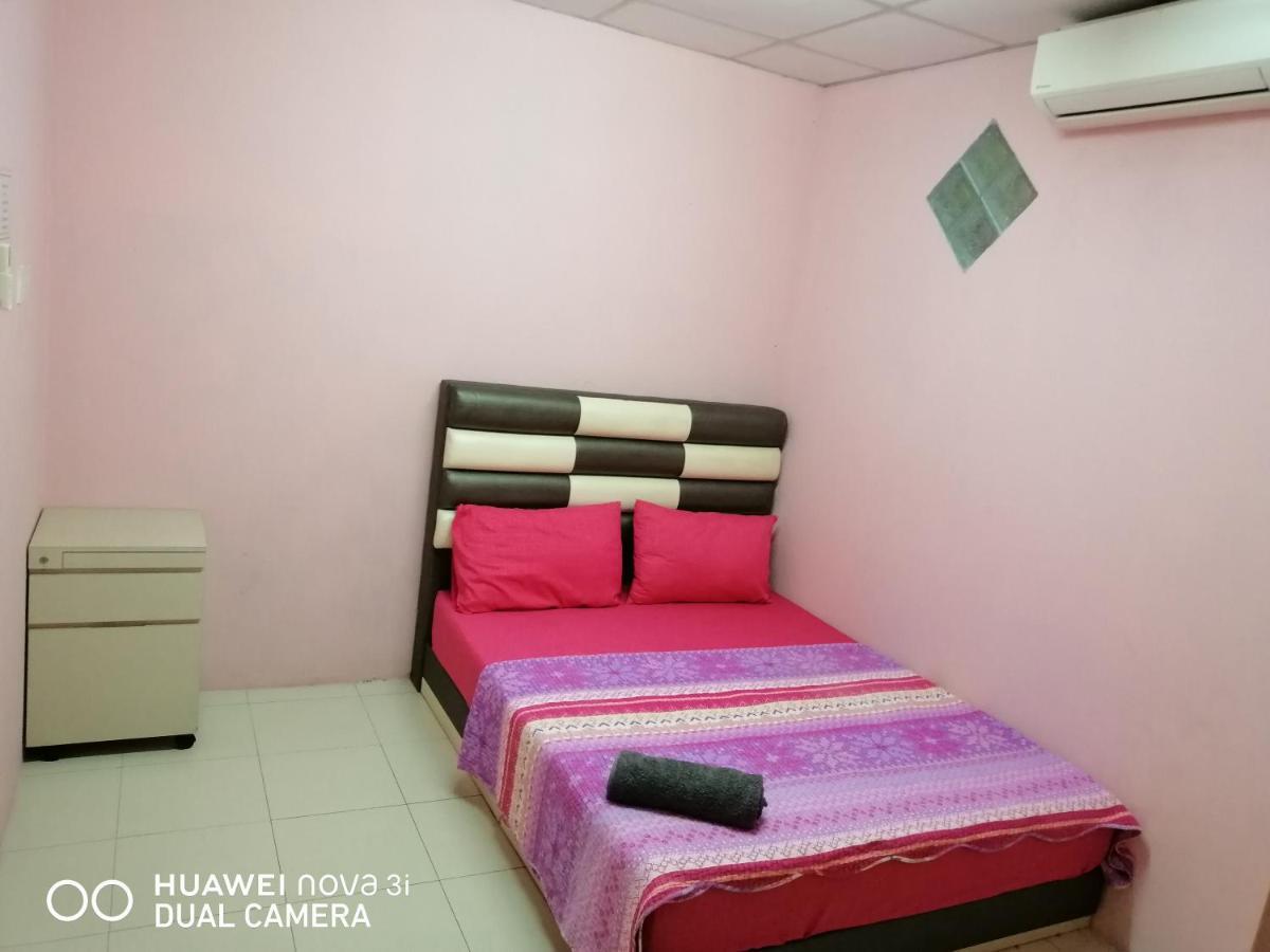 Layla Inn Batu Pahat Exterior photo