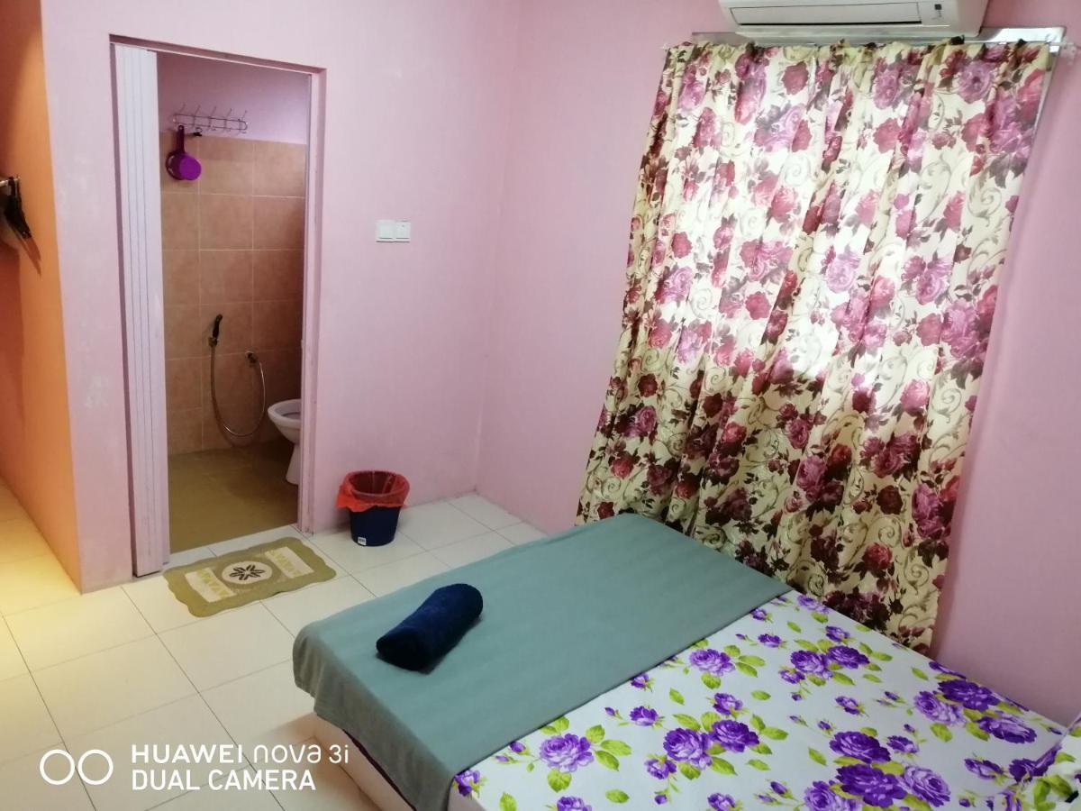 Layla Inn Batu Pahat Exterior photo
