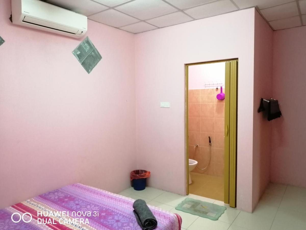 Layla Inn Batu Pahat Exterior photo